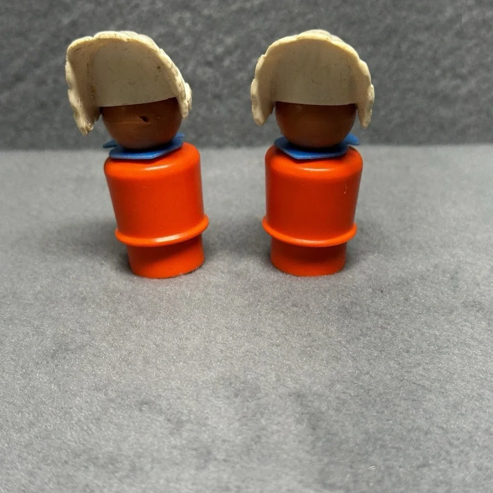 Vintage Fisher Price little people red native Indian chief blue Western Town 934